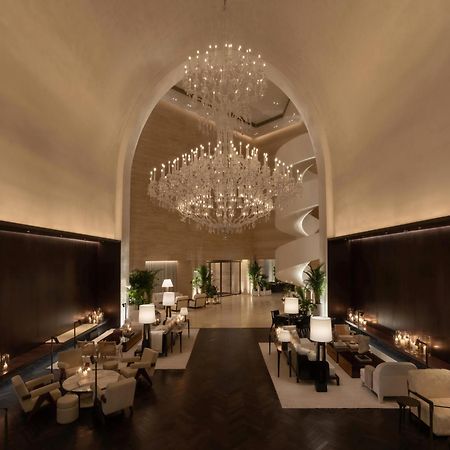 The Dubai Edition Exteriör bild The lobby of the Ritz-Carlton, Dubai