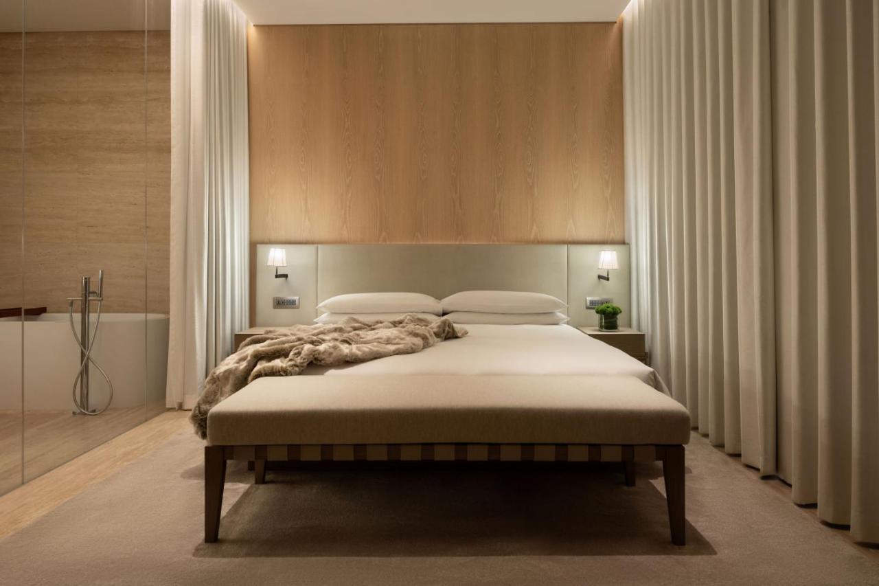 The Dubai Edition Exteriör bild A bedroom