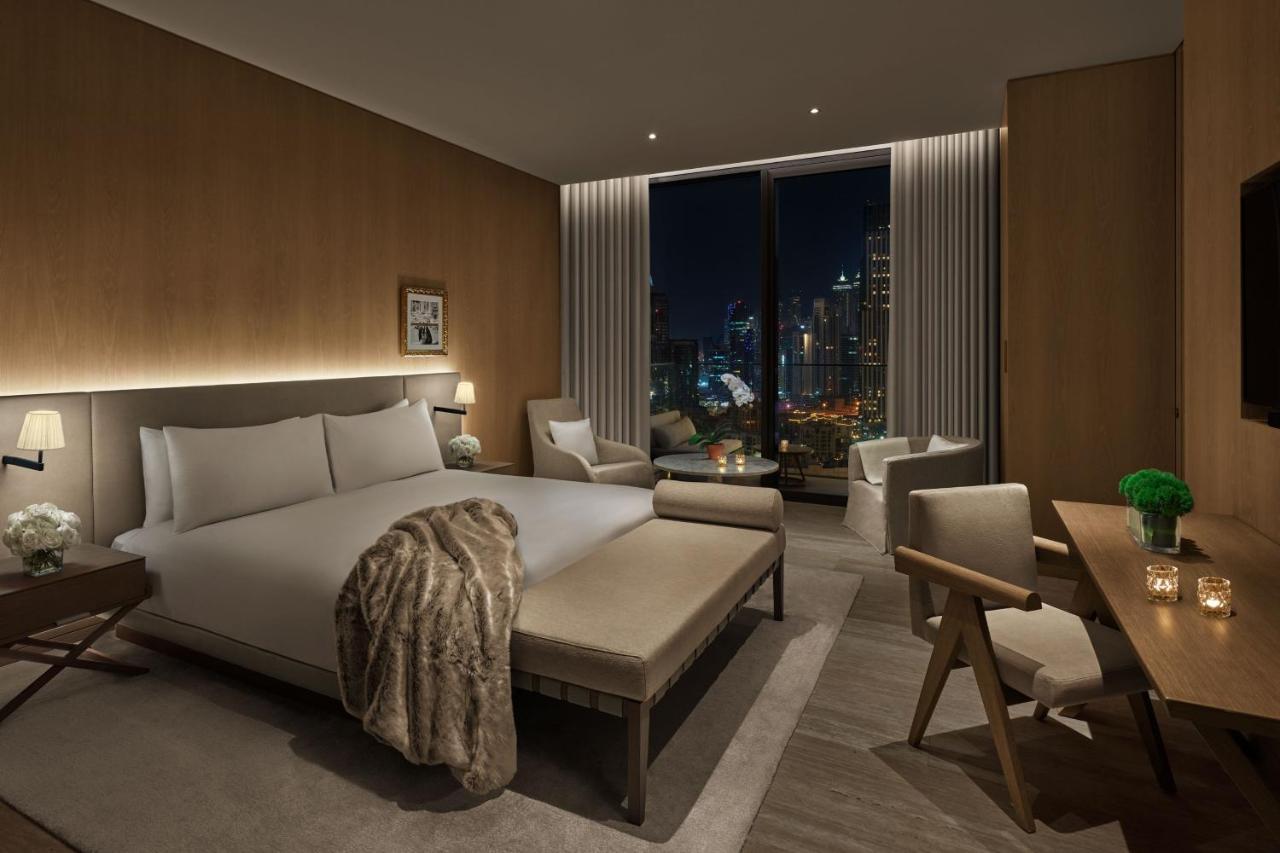 The Dubai Edition Exteriör bild A bedroom at The Hari