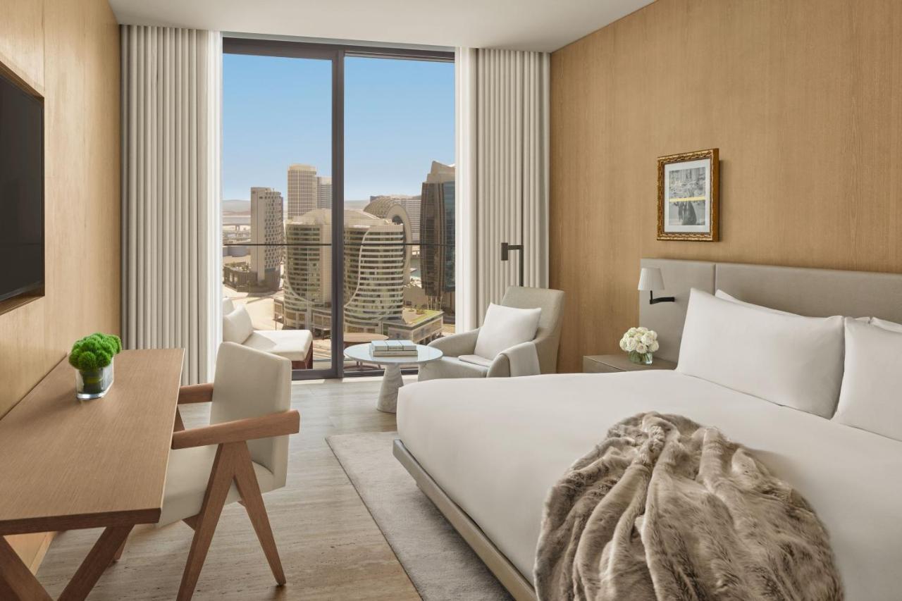 The Dubai Edition Exteriör bild A guest room at the Four Seasons