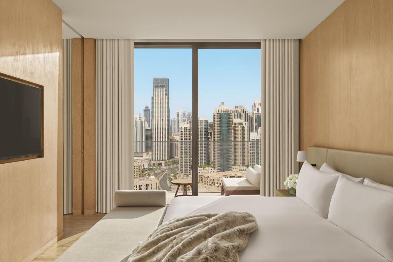 The Dubai Edition Exteriör bild A bedroom at the hotel