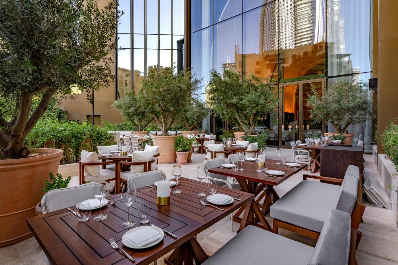 The Dubai Edition Exteriör bild The patio at the restaurant