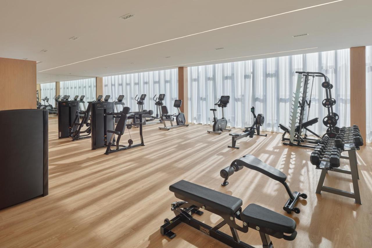 The Dubai Edition Exteriör bild The gym at The Hari