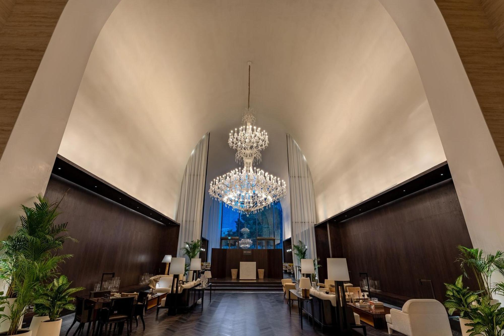The Dubai Edition Exteriör bild The interior of the church