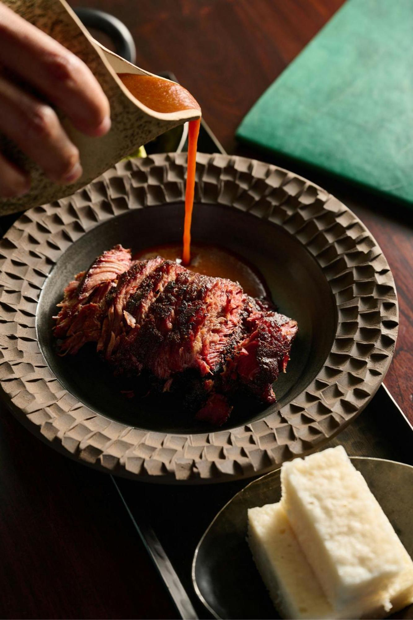 The Dubai Edition Exteriör bild A plate of grilled meat