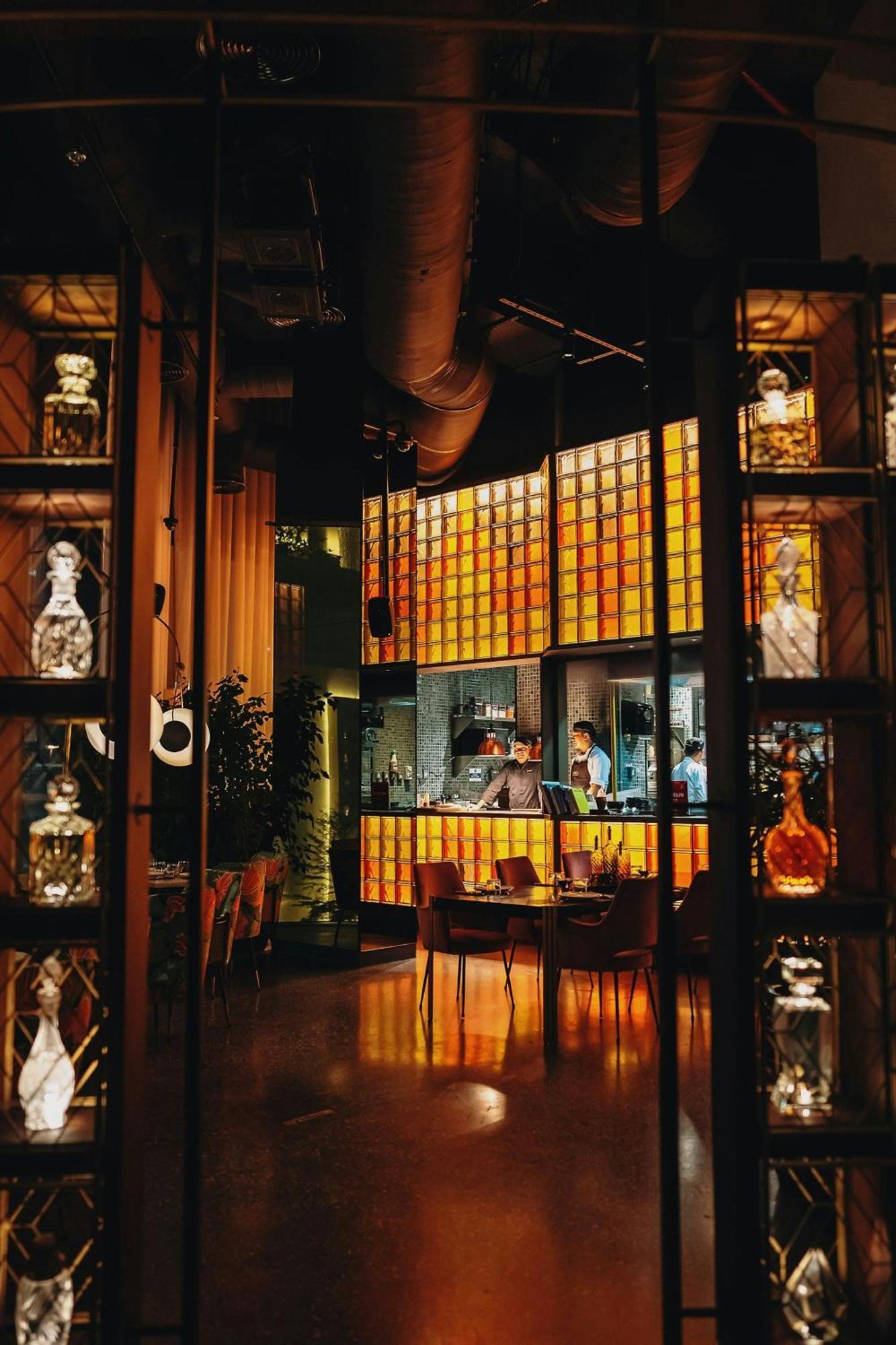 The Dubai Edition Exteriör bild The bar at the restaurant